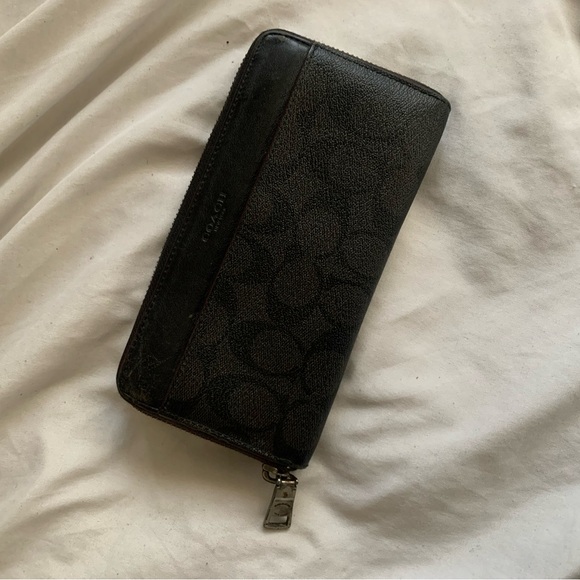 Coach Signature Black Long Wallet - Picture 1 of 5